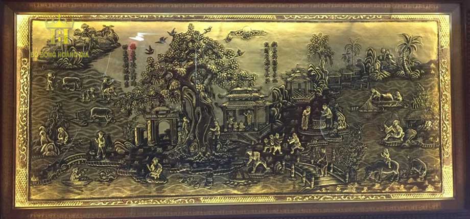 Hình ảnh cây đa, giếng nước, mái đình đại diện cho hình ảnh làng quê Việt Nam được chạm thúc sắc nét